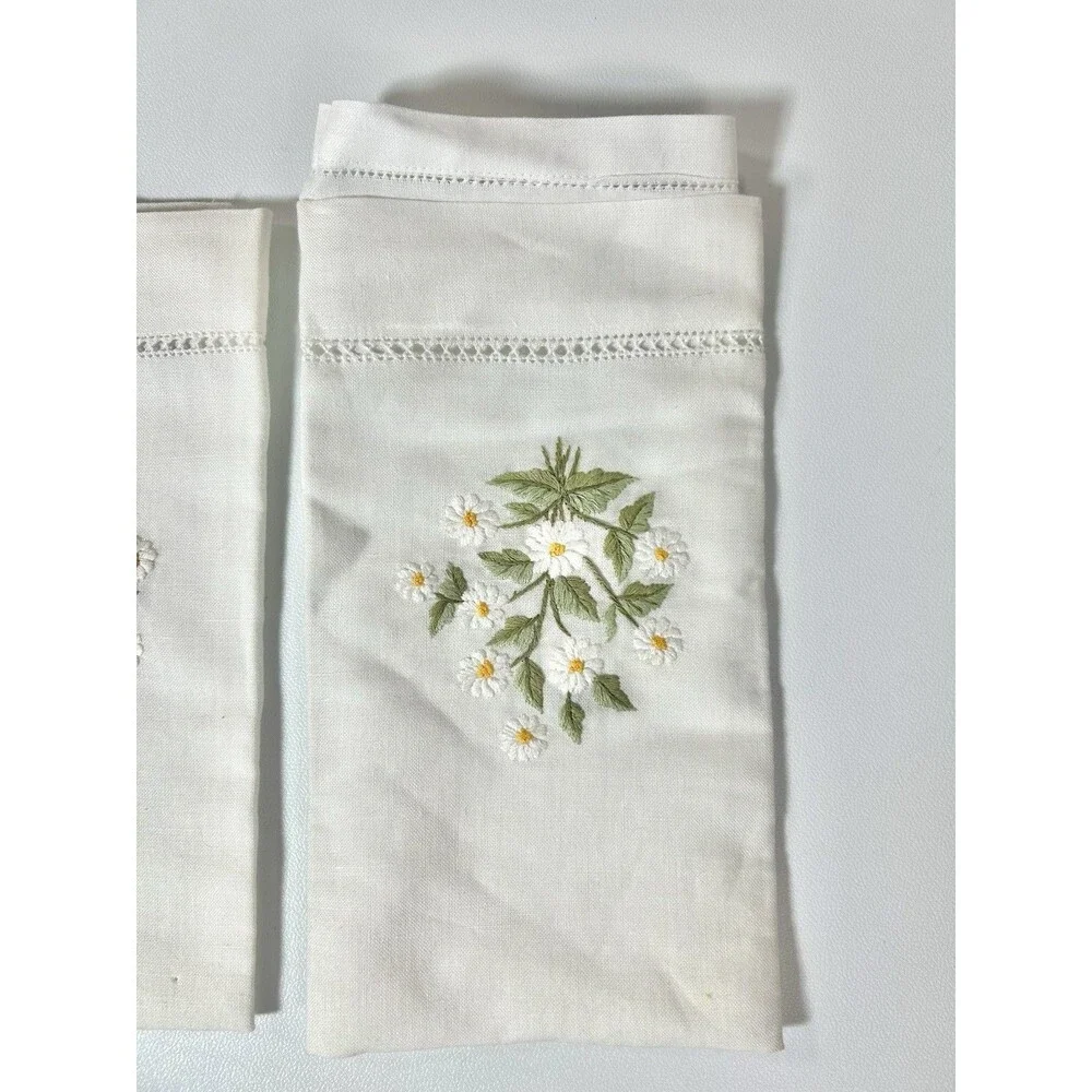 Daisy white linen